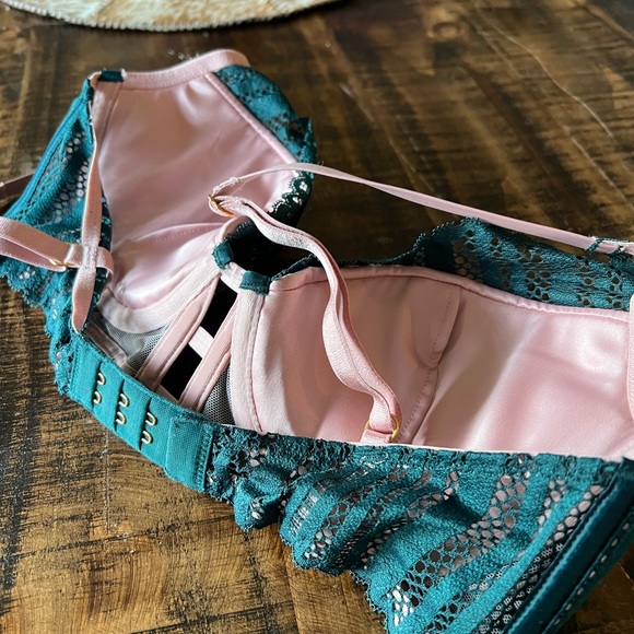 New Victoria’s Secret Teal Lace Bra - Picture 3 of 4